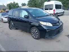 5TDJZ3DC4JS205058 2018 TOYOTA SIENNA
