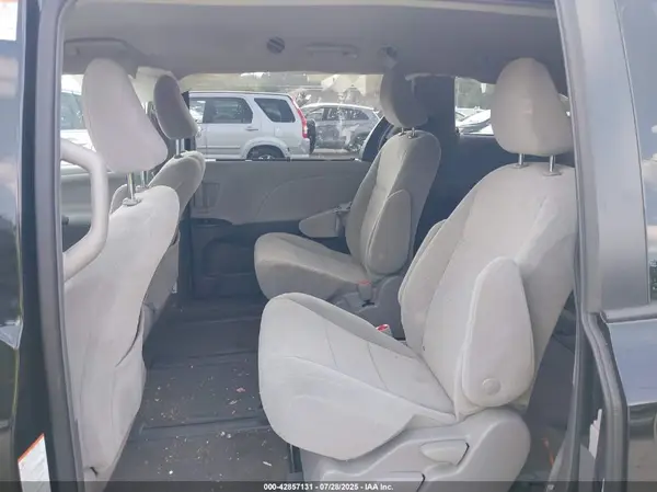 5TDJZ3DC4JS205058 2018 TOYOTA SIENNA - Image 8
