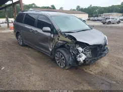 5TDJZ3DC4JS207649 2018 TOYOTA SIENNA