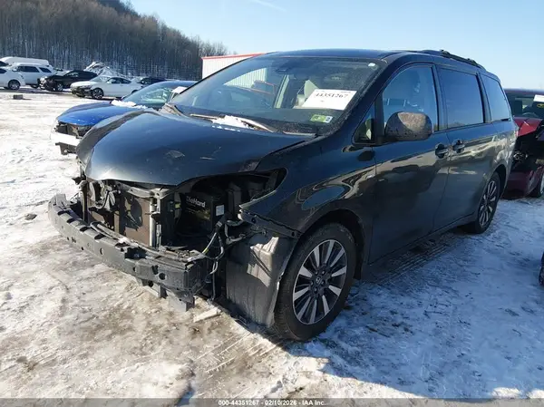 5TDJZ3DC4KS212660 2019 TOYOTA SIENNA - Image 2