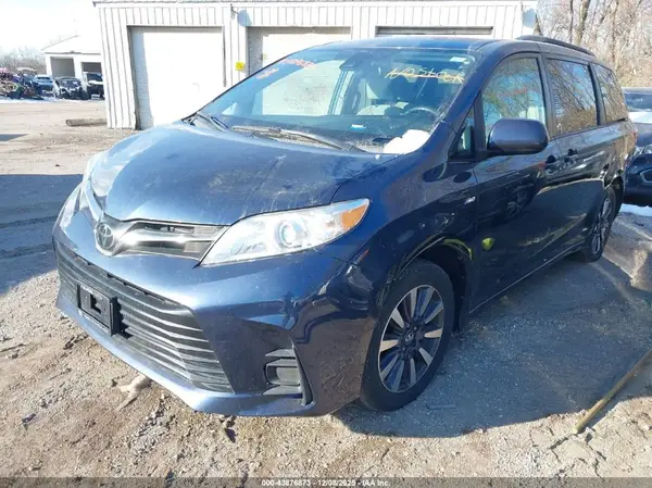 5TDJZ3DC4KS215381 2019 TOYOTA SIENNA - Image 2