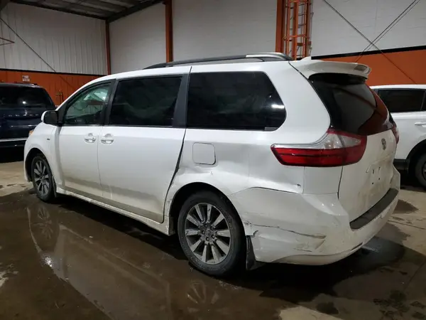 5TDJZ3DC4KS215557 2019 TOYOTA SIENNA - Image 2
