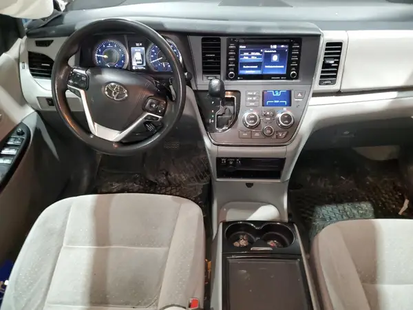 5TDJZ3DC4KS215557 2019 TOYOTA SIENNA - Image 8