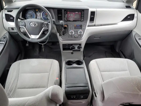 5TDJZ3DC4KS221083 2019 TOYOTA SIENNA - Image 8