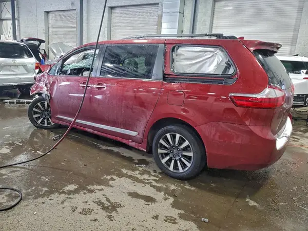 5TDJZ3DC4KS221942 2019 TOYOTA SIENNA - Image 2