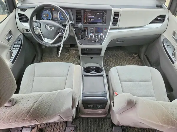 5TDJZ3DC4KS222461 2019 TOYOTA SIENNA - Image 8