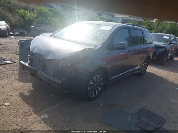 5TDJZ3DC4KS226056 2019 TOYOTA SIENNA - Image 2