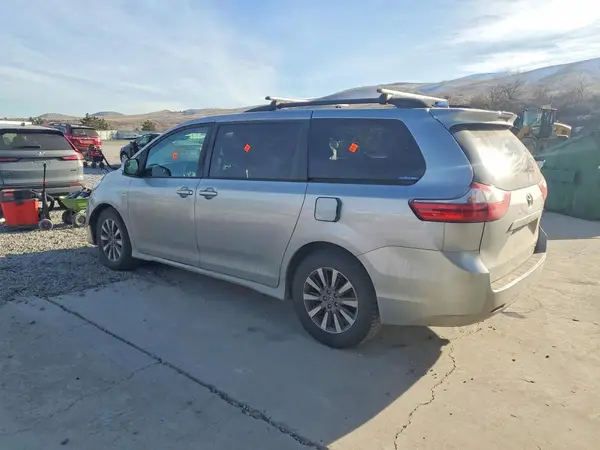 5TDJZ3DC4LS235938 2020 TOYOTA SIENNA - Image 2