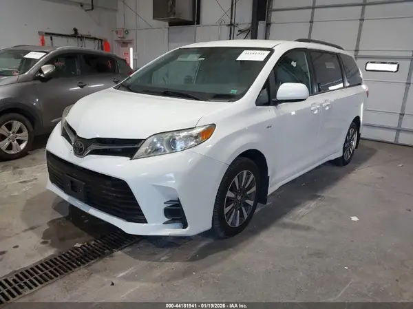 5TDJZ3DC4LS240041 2020 TOYOTA SIENNA - Image 2