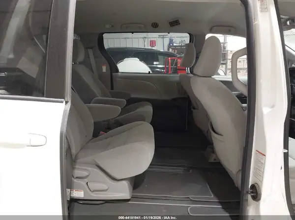 5TDJZ3DC4LS240041 2020 TOYOTA SIENNA - Image 8