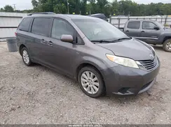 5TDJZ3DC5HS149979 2017 TOYOTA SIENNA