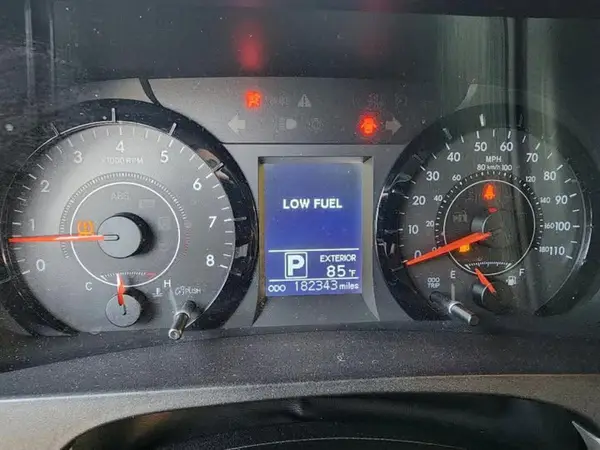 5TDJZ3DC5HS154518 2017 TOYOTA SIENNA - Image 8