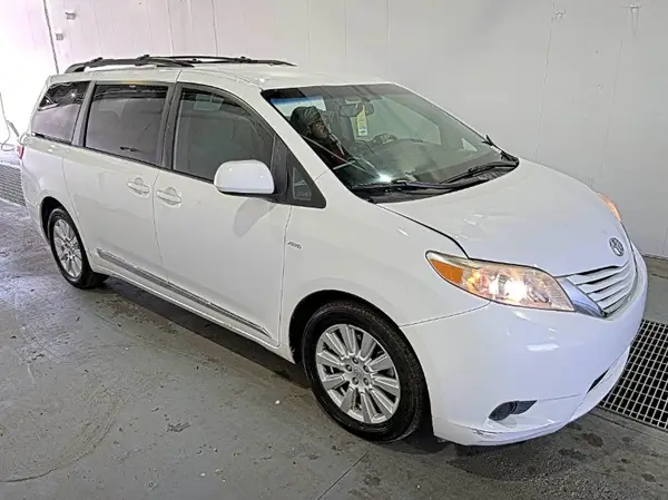5TDJZ3DC5HS155202 2017 TOYOTA SIENNA - Image 8