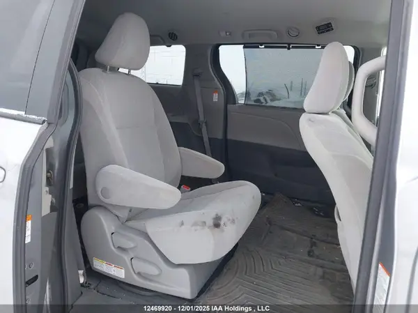 5TDJZ3DC5HS161288 2017 TOYOTA SIENNA - Image 8