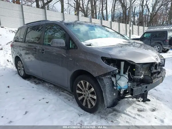 5TDJZ3DC5HS173134 2017 TOYOTA SIENNA - Image 1
