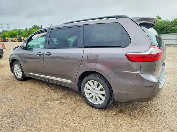 5TDJZ3DC5HS183808 2017 TOYOTA SIENNA - Image 2