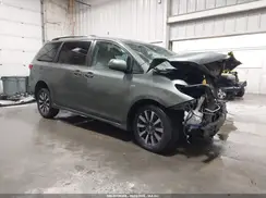 5TDJZ3DC5JS198380 2018 TOYOTA SIENNA