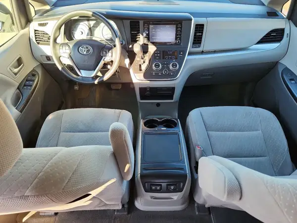 5TDJZ3DC5JS202055 2018 TOYOTA SIENNA - Image 8