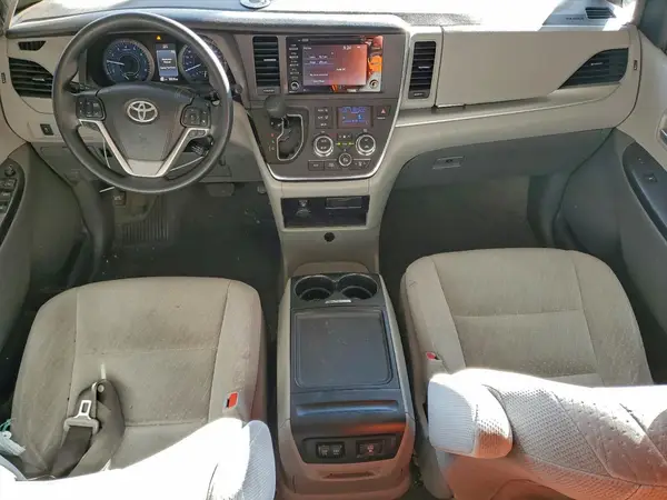 5TDJZ3DC5JS205246 2018 TOYOTA SIENNA - Image 8