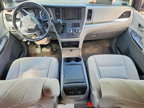 5TDJZ3DC5KS211873 2019 TOYOTA SIENNA - Image 8