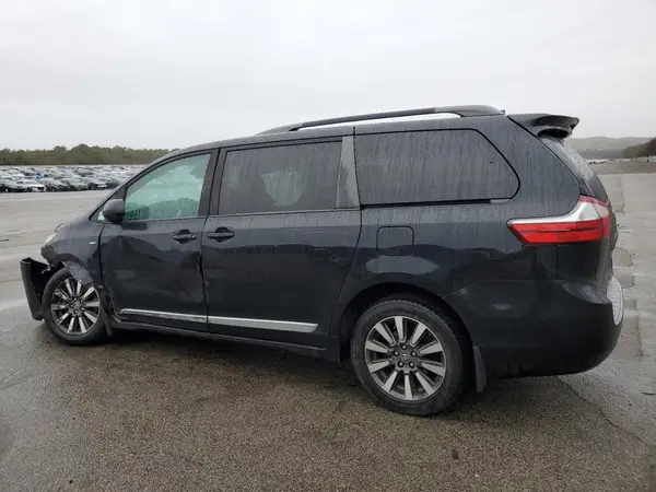 5TDJZ3DC5KS219388 2019 TOYOTA SIENNA - Image 2