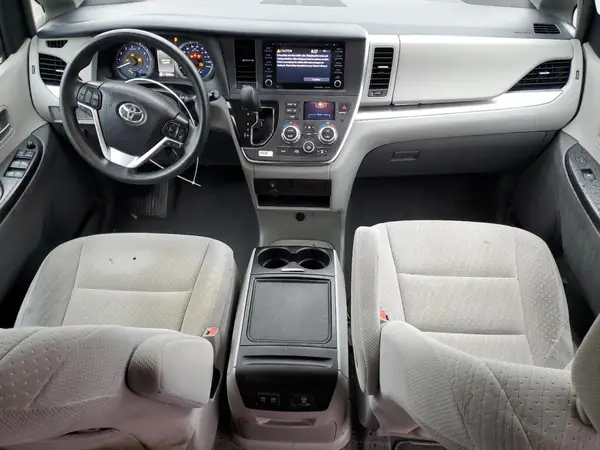 5TDJZ3DC5KS219388 2019 TOYOTA SIENNA - Image 8