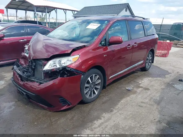 5TDJZ3DC5KS221318 2019 TOYOTA SIENNA - Image 2