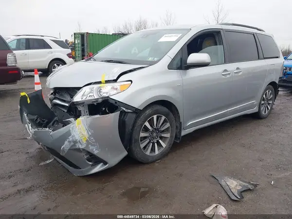5TDJZ3DC5KS222744 2019 TOYOTA SIENNA - Image 2