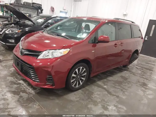 5TDJZ3DC5KS226907 2019 TOYOTA SIENNA - Image 2