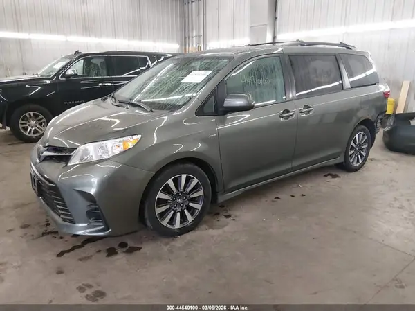 5TDJZ3DC5LS234605 2020 TOYOTA SIENNA - Image 2
