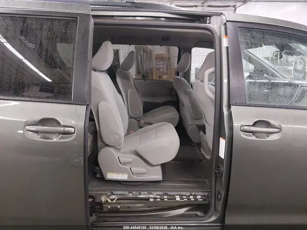 5TDJZ3DC5LS234605 2020 TOYOTA SIENNA - Image 8