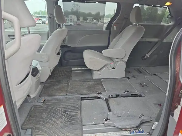 5TDJZ3DC5LS251503 2020 TOYOTA SIENNA - Image 2