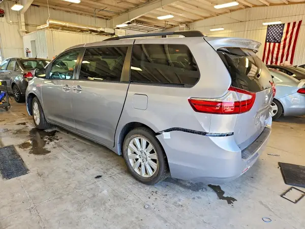5TDJZ3DC6HS149067 2017 TOYOTA SIENNA - Image 2