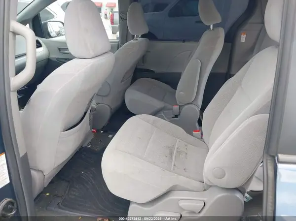 5TDJZ3DC6HS153538 2017 TOYOTA SIENNA - Image 8