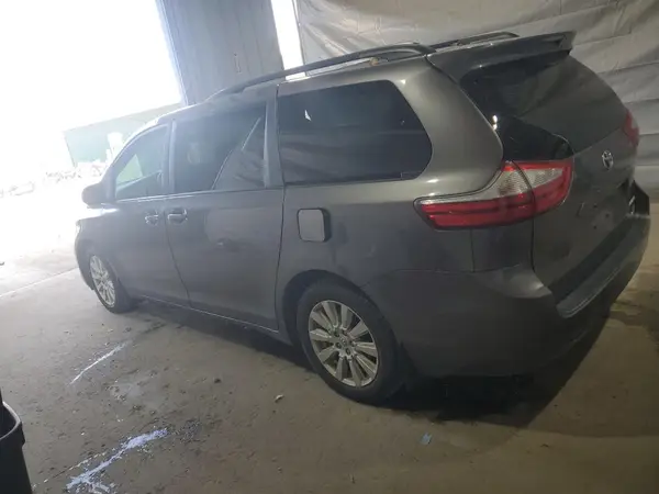 5TDJZ3DC6HS153961 2017 TOYOTA SIENNA - Image 2