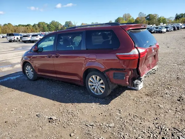 5TDJZ3DC6HS162059 2017 TOYOTA SIENNA - Image 2