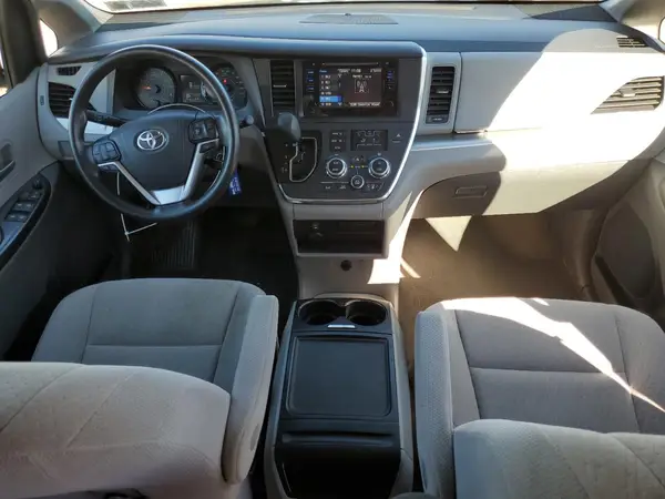 5TDJZ3DC6HS162059 2017 TOYOTA SIENNA - Image 8