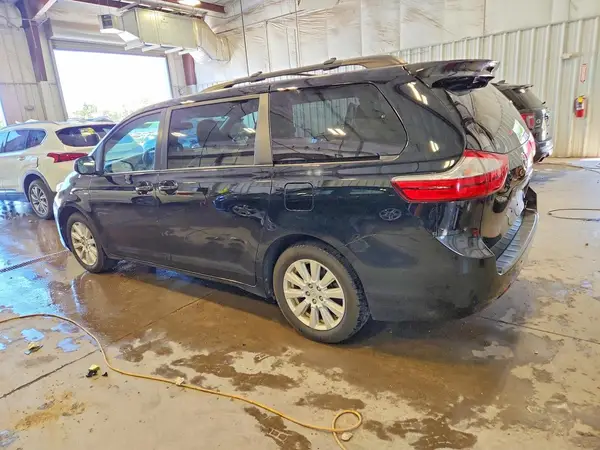 5TDJZ3DC6HS166404 2017 TOYOTA SIENNA - Image 2
