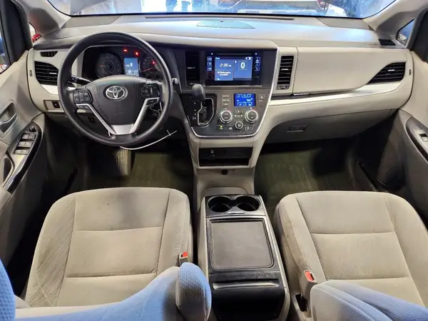 5TDJZ3DC6HS166404 2017 TOYOTA SIENNA - Image 8