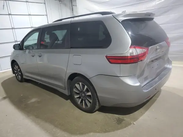 5TDJZ3DC6JS191857 2018 TOYOTA SIENNA - Image 2