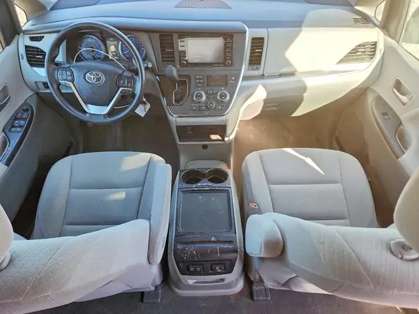 5TDJZ3DC6JS194810 2018 TOYOTA SIENNA - Image 8