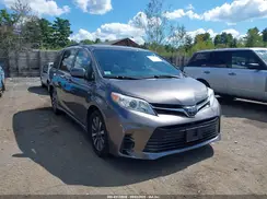 5TDJZ3DC6JS197285 2018 TOYOTA SIENNA