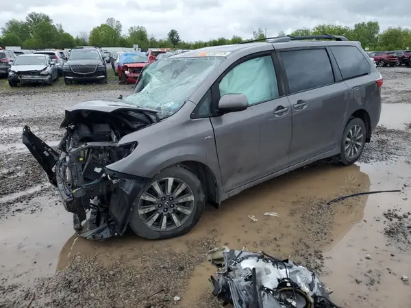 5TDJZ3DC6JS199103 2018 TOYOTA SIENNA - Image 1