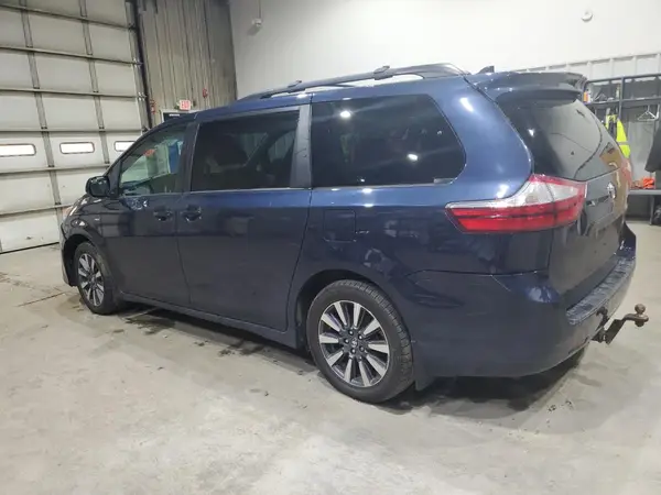 5TDJZ3DC6JS206454 2018 TOYOTA SIENNA - Image 2