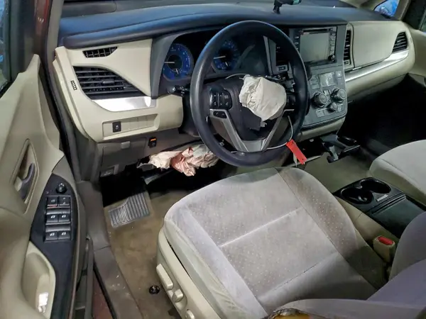 5TDJZ3DC6JS206809 2018 TOYOTA SIENNA - Image 8