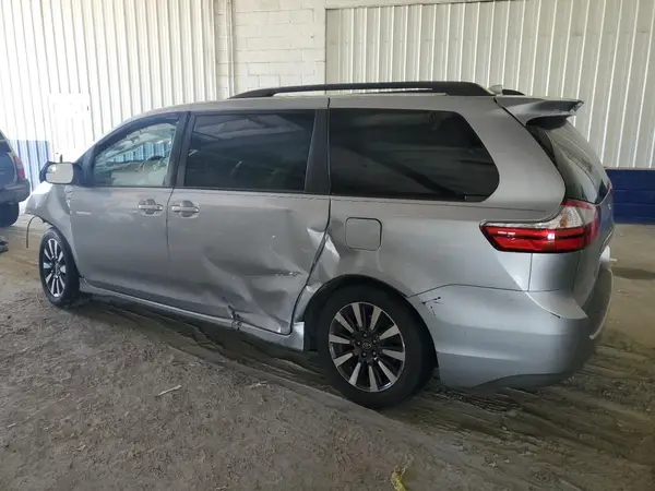 5TDJZ3DC6KS212840 2019 TOYOTA SIENNA - Image 2