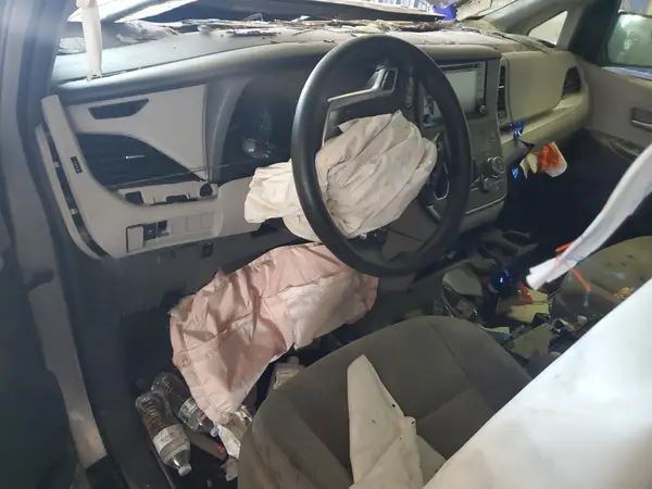 5TDJZ3DC6KS212840 2019 TOYOTA SIENNA - Image 8