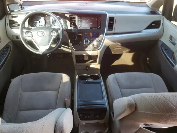 5TDJZ3DC6KS218864 2019 TOYOTA SIENNA - Image 8