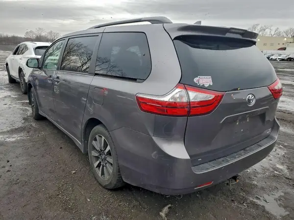 5TDJZ3DC6KS225247 2019 TOYOTA SIENNA - Image 2