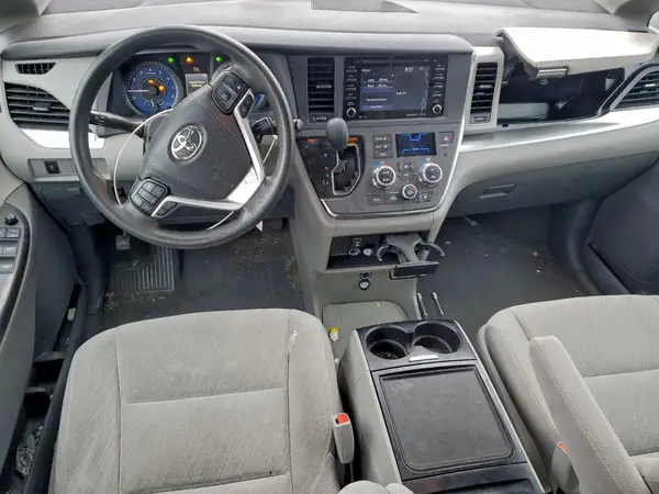 5TDJZ3DC6KS225247 2019 TOYOTA SIENNA - Image 8
